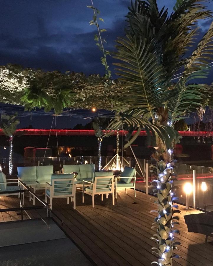 利耶帕亚 Houseboat On The Water酒店 外观 照片