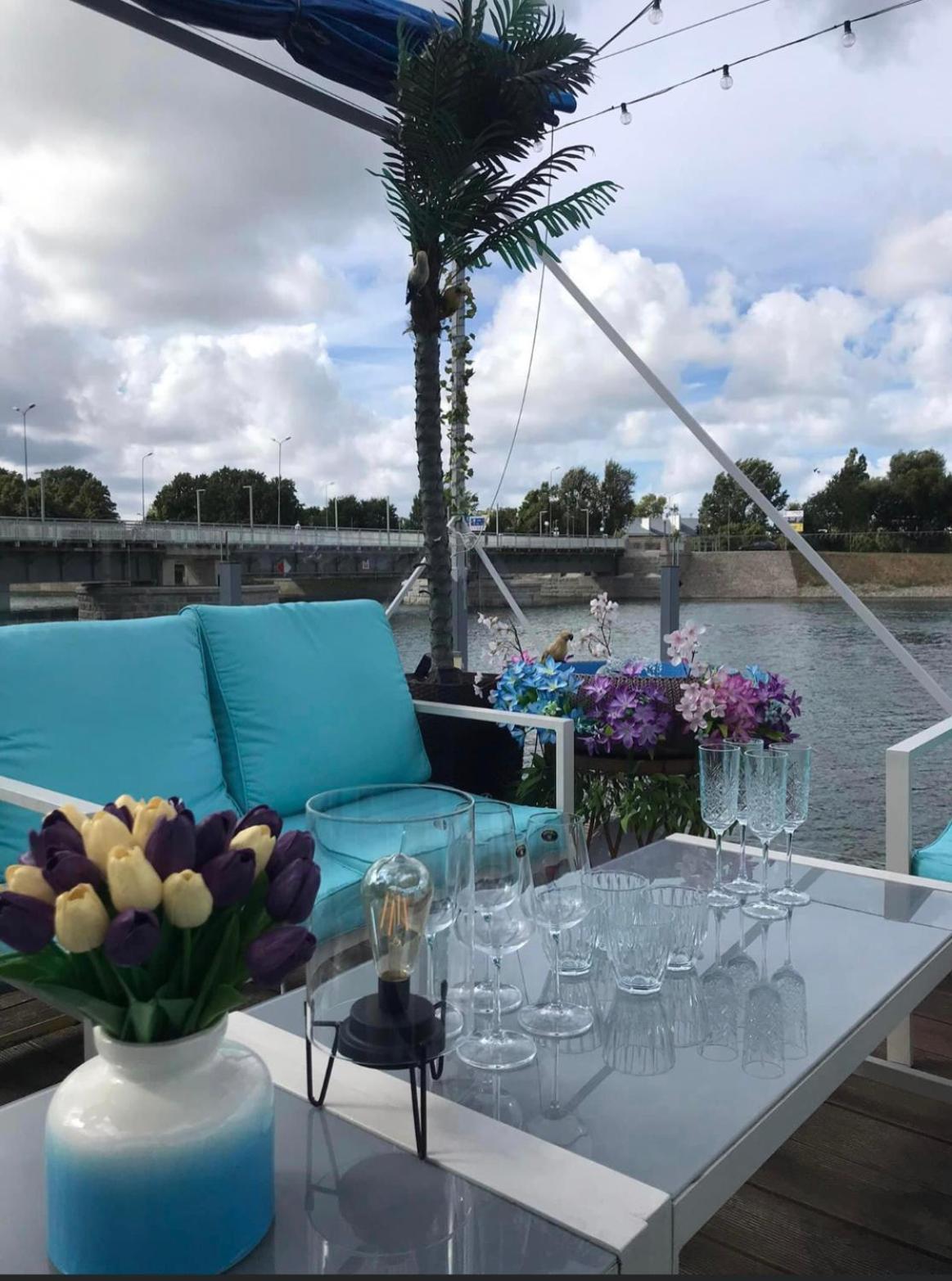 利耶帕亚 Houseboat On The Water酒店 外观 照片