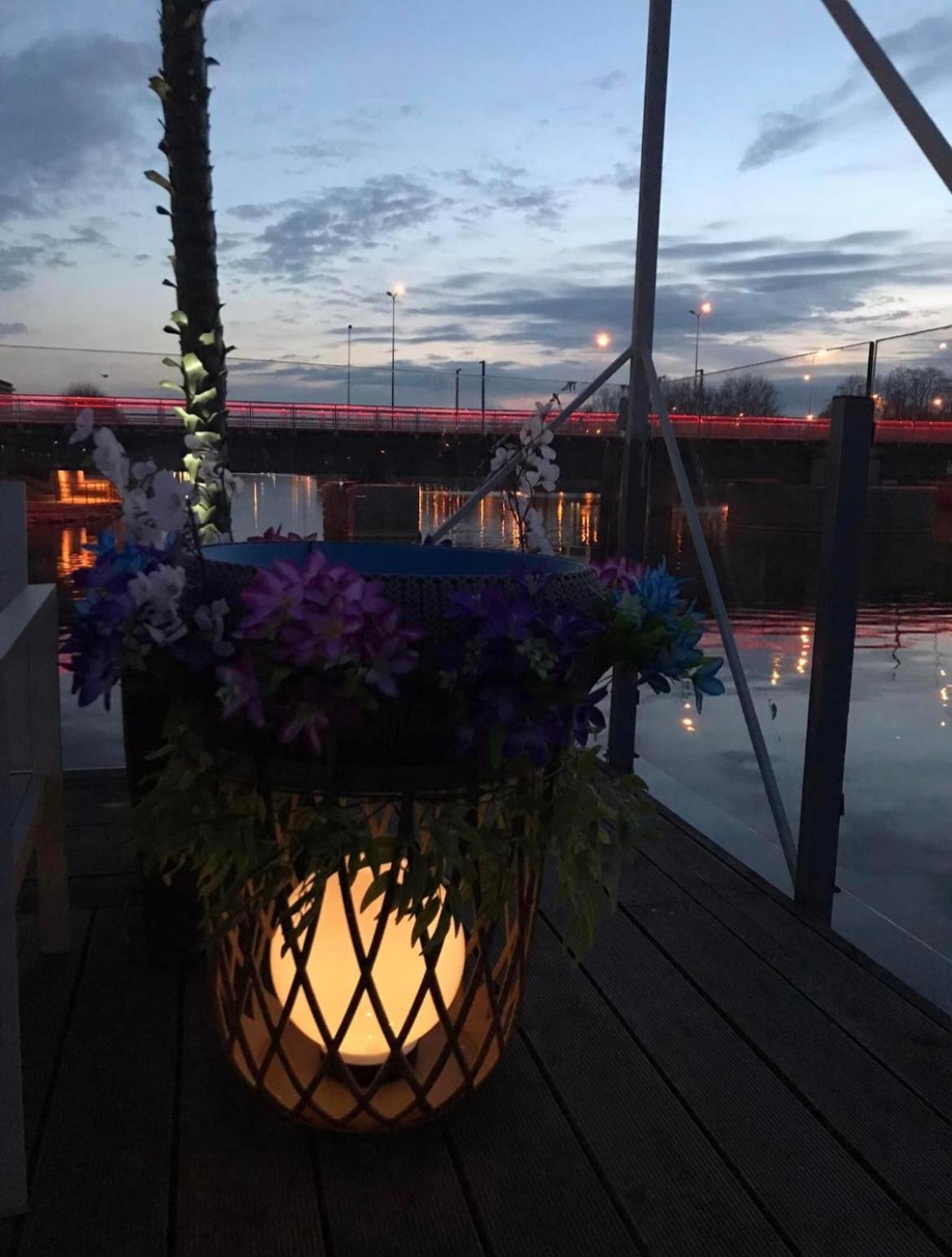 利耶帕亚 Houseboat On The Water酒店 外观 照片