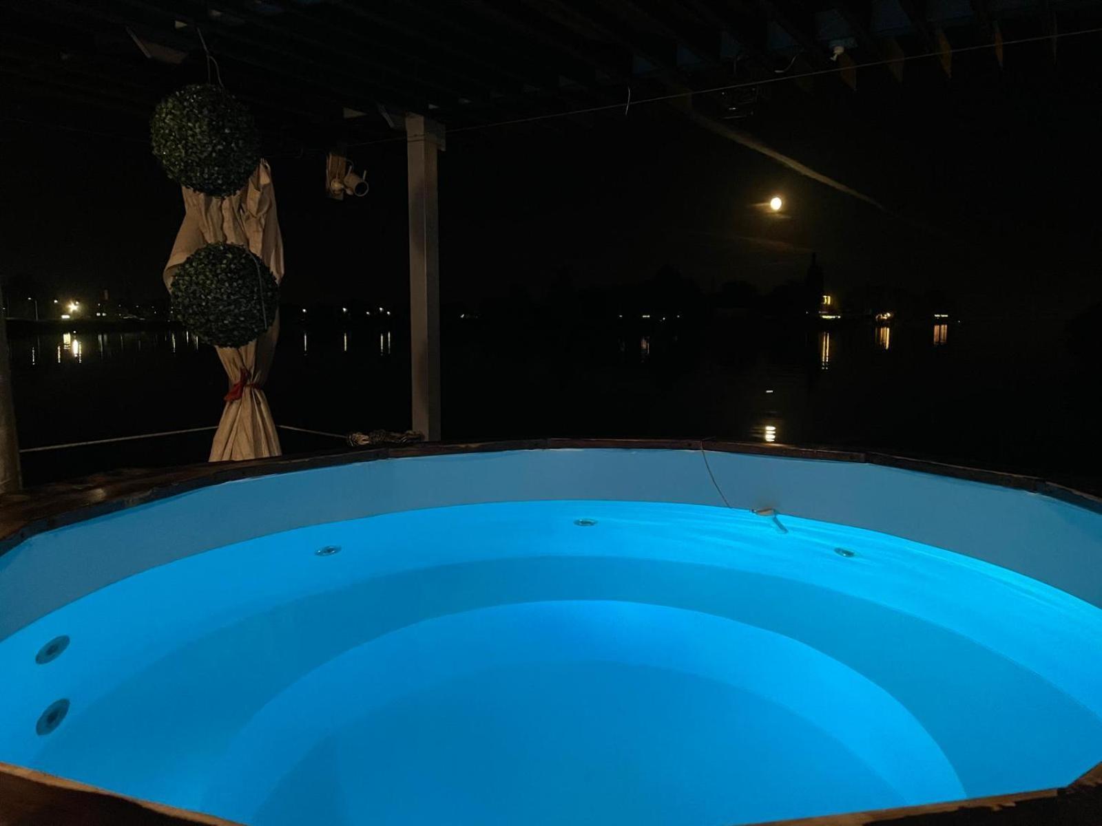 利耶帕亚 Houseboat On The Water酒店 外观 照片