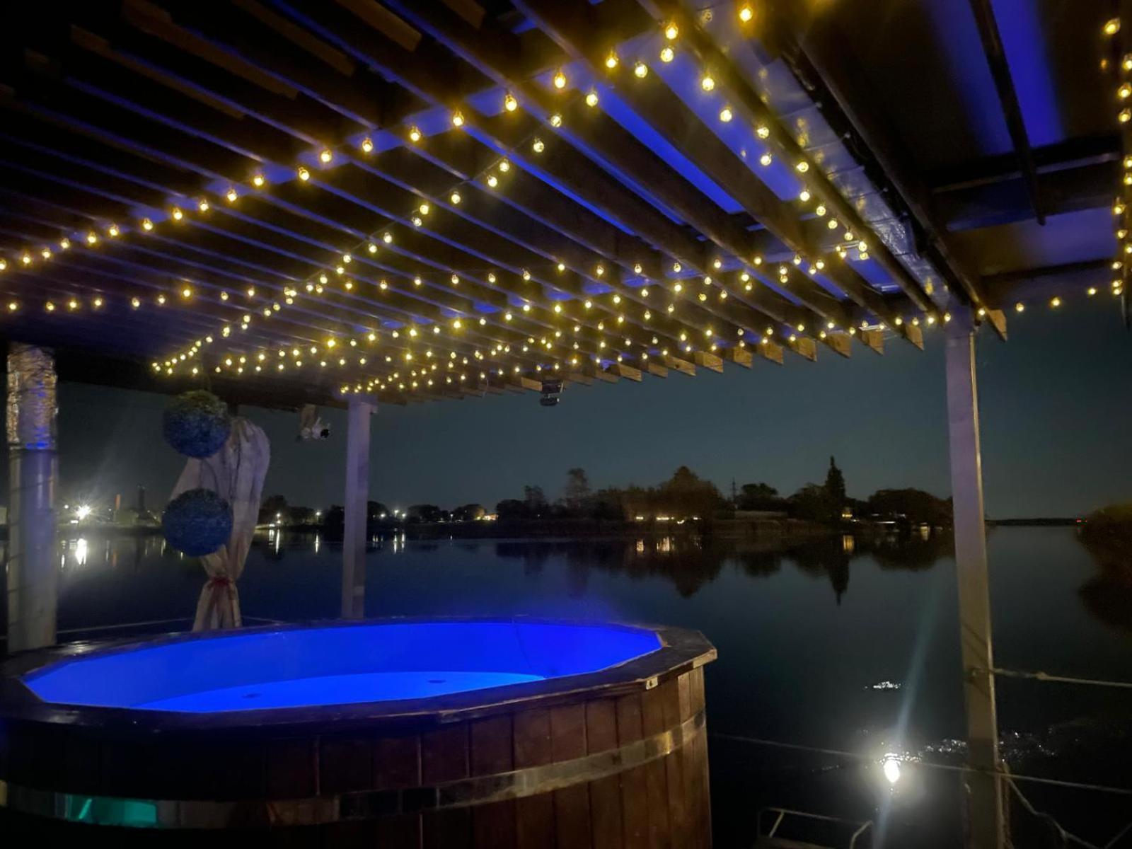 利耶帕亚 Houseboat On The Water酒店 外观 照片