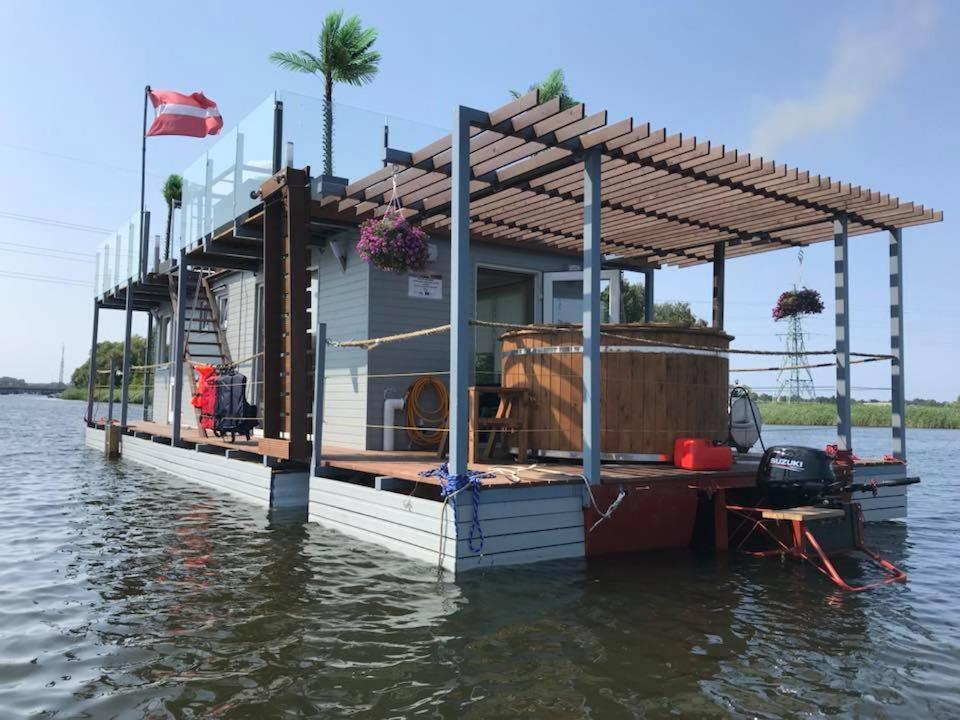 利耶帕亚 Houseboat On The Water酒店 外观 照片