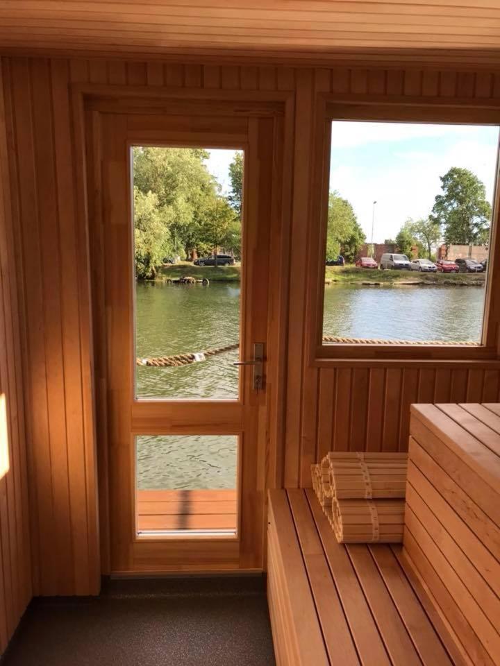 利耶帕亚 Houseboat On The Water酒店 外观 照片
